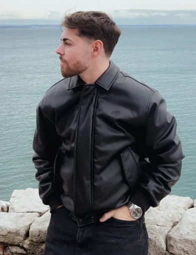 André Lourenço junto ao mar